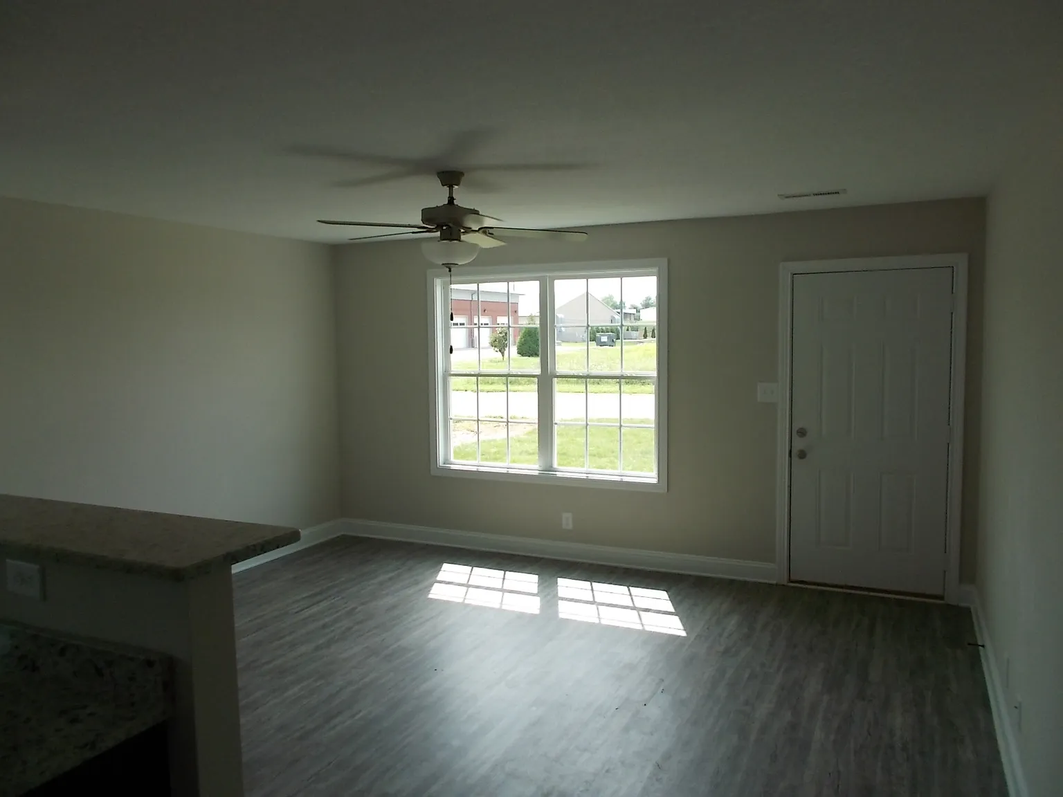 2 bed, 1100 sqft, $1,300 — Photo 4