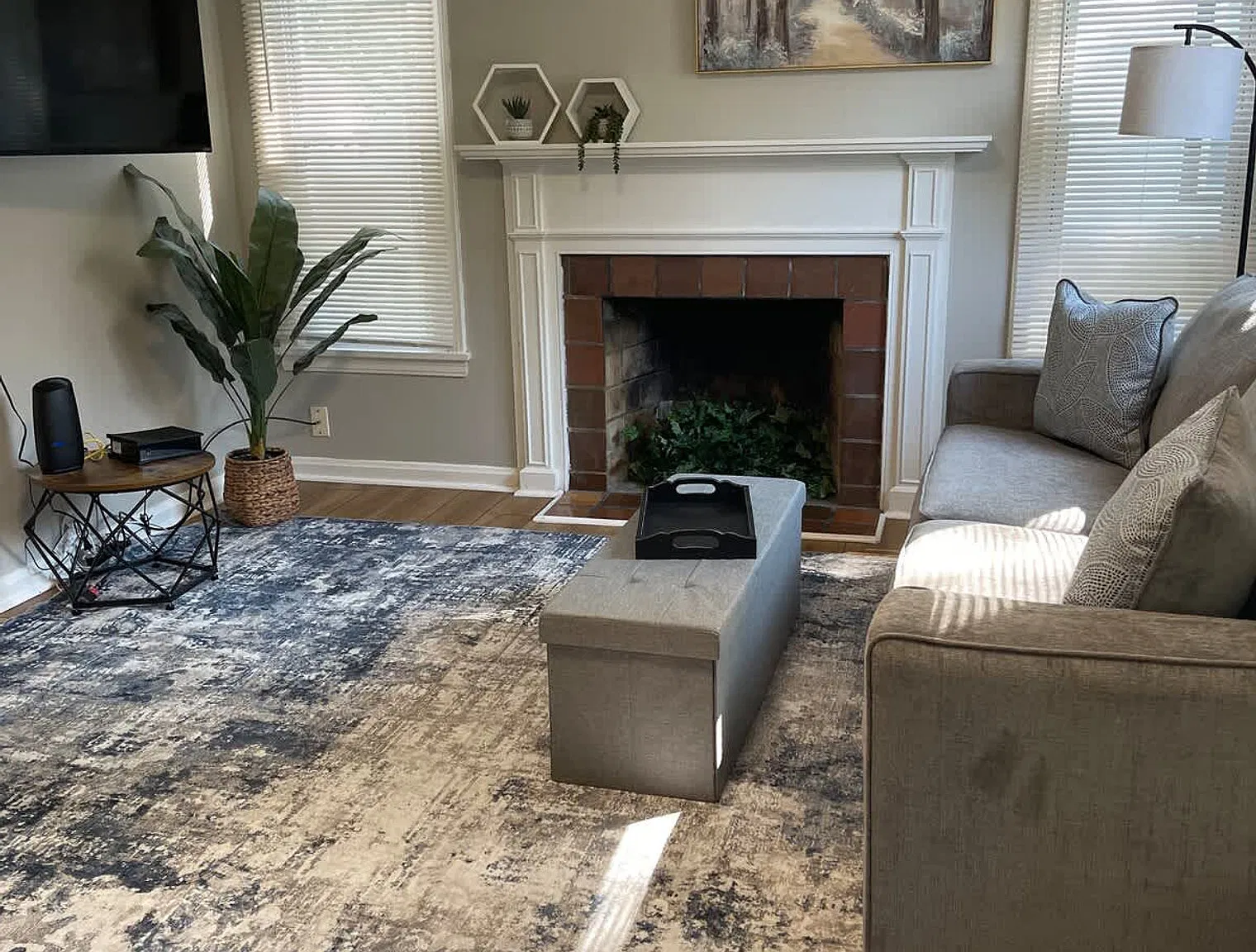 3 bed, 2.0 bath, 1829 sqft, $2,927 — Photo 3