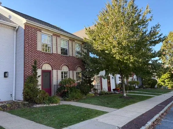 1938 Pine Ct, Hellertown, PA 18055
