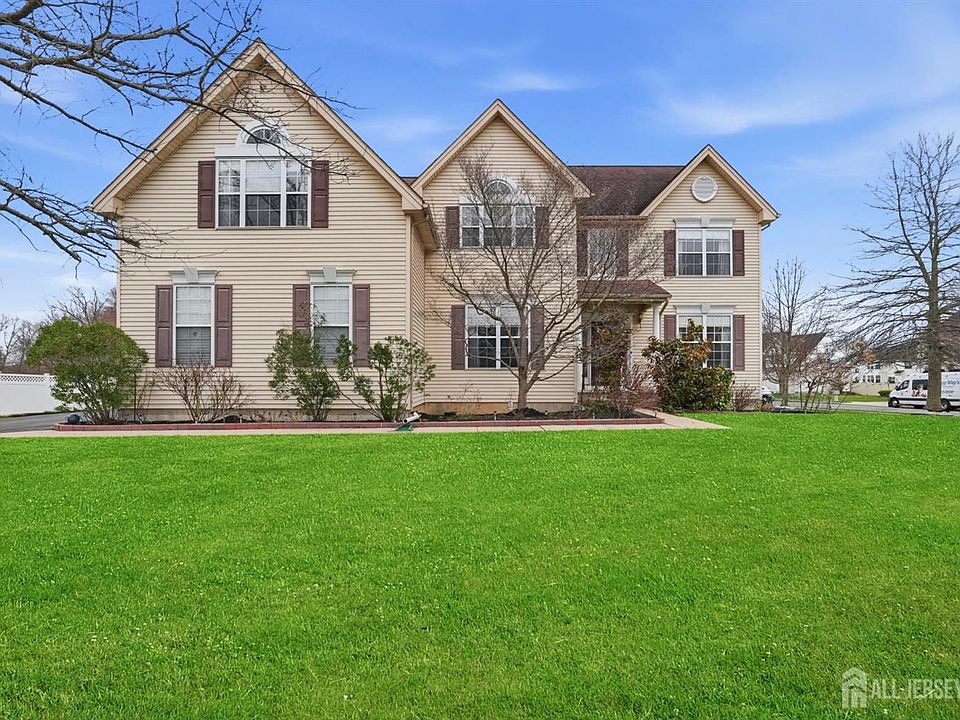1st image of 74 Kelly Way
