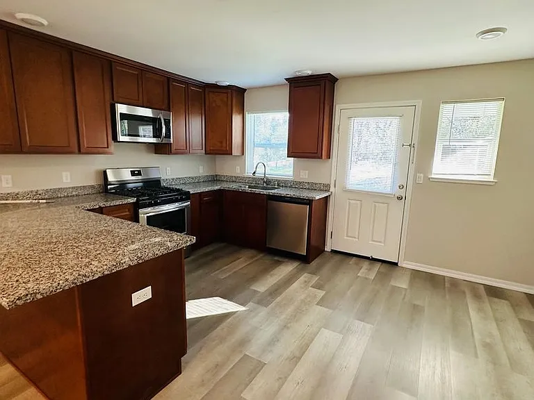575-579 Racquet Way — Photo 31