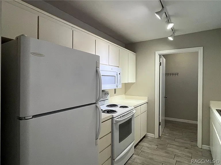 600 E Gilchrist Ct #5A — Photo 8