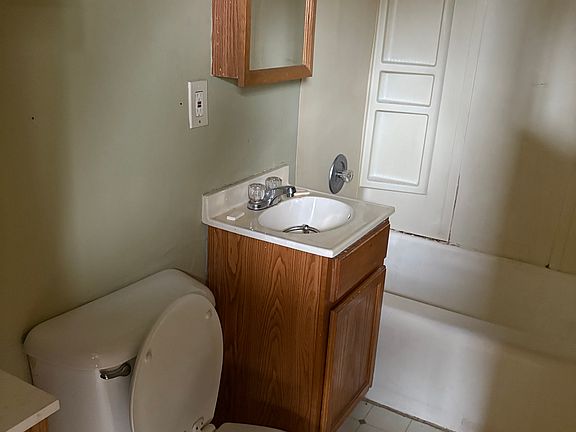 5th image of 1543 N Warren Ave Floor 2
