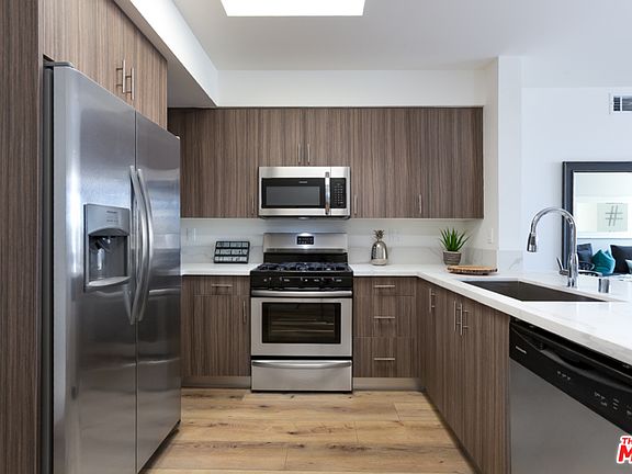 3rd image of 5229 Willowcrest Ave #406