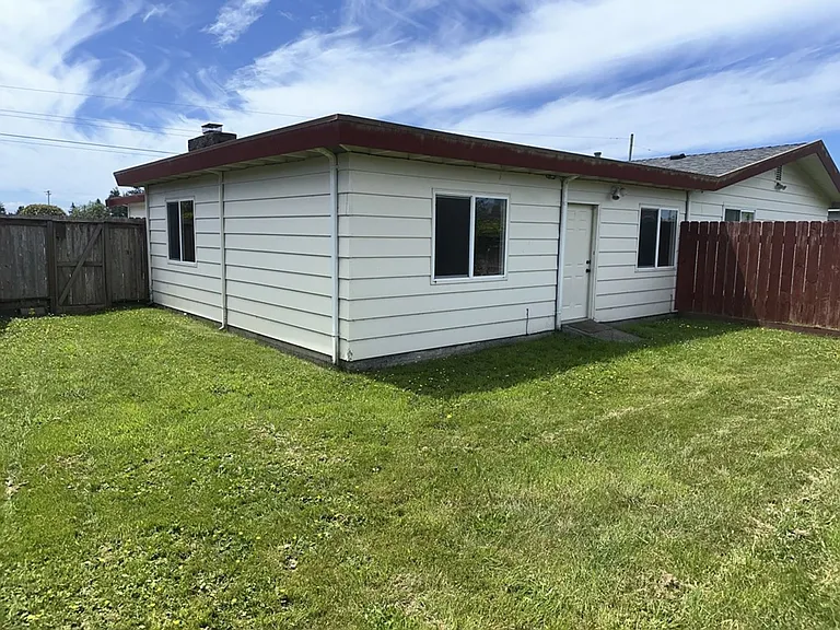 1640 Stromberg Ave — Photo 30