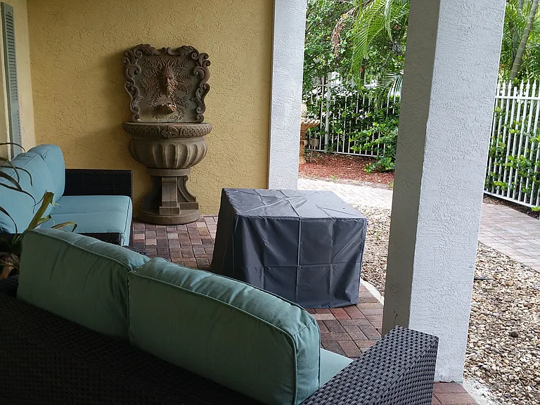857 SW 11th Ct — Photo 3