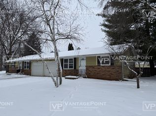 2488 Oakwood Dr, Green Bay, WI 54304