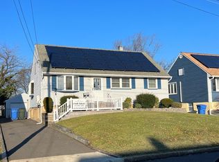 16 Melvin Ave, Iselin, NJ 08830