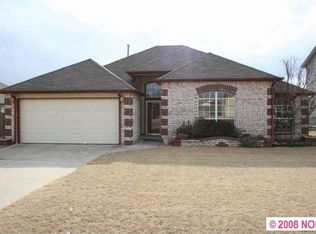 1319 W Pittsburg Pl, Broken Arrow, OK 74012