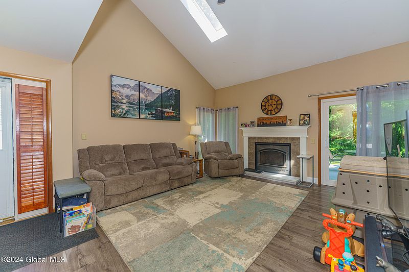 4th image of 23 Green Meadow Drive