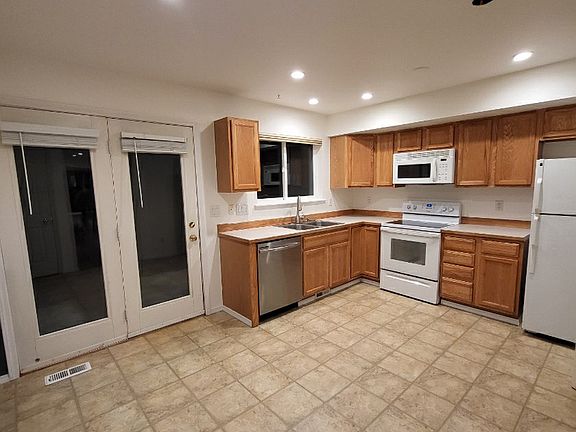 4th image of 9900 Grange Dr #B
