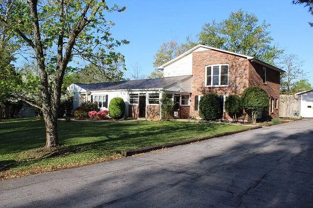 120 Womack Ave — Photo 1