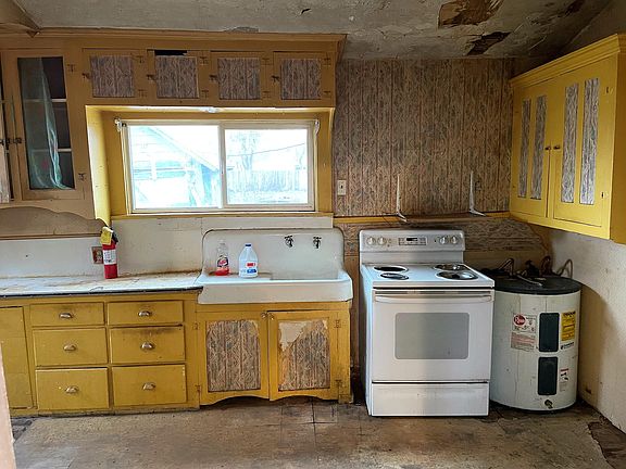 4th image of 130 N 200th St W