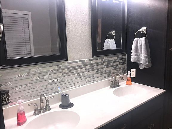 5th image of 976 Sunny Valley Ln
