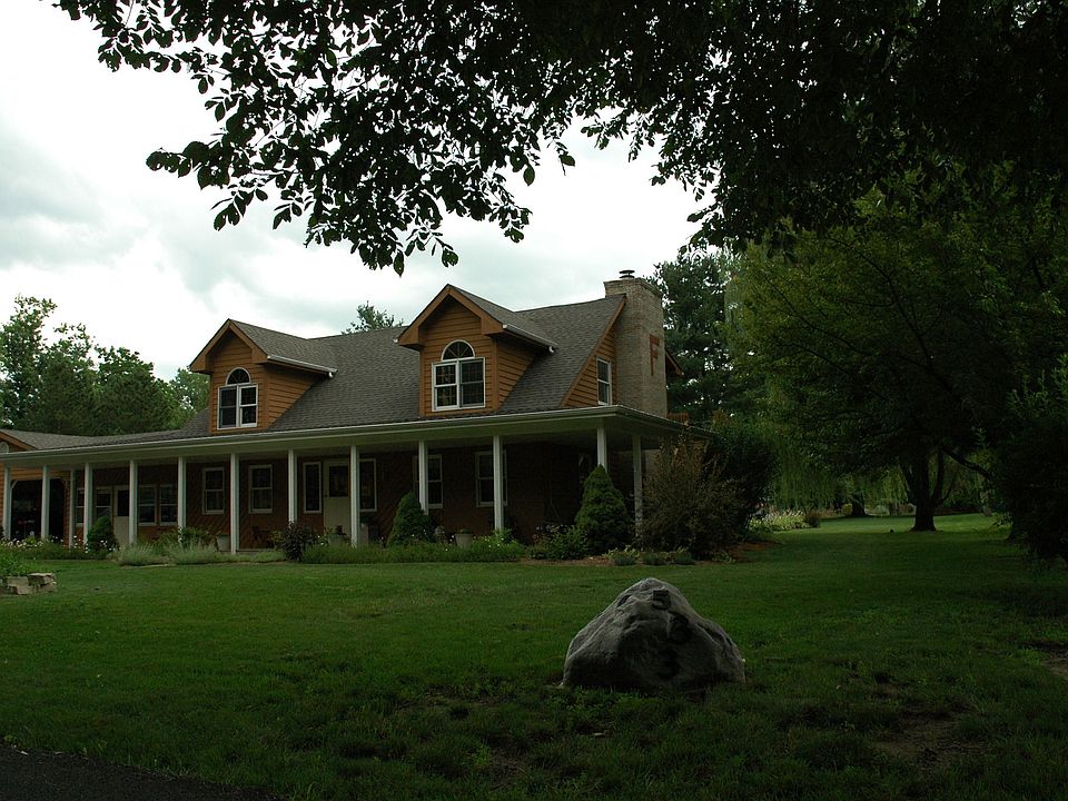 2nd image of 533 E Cody Ln