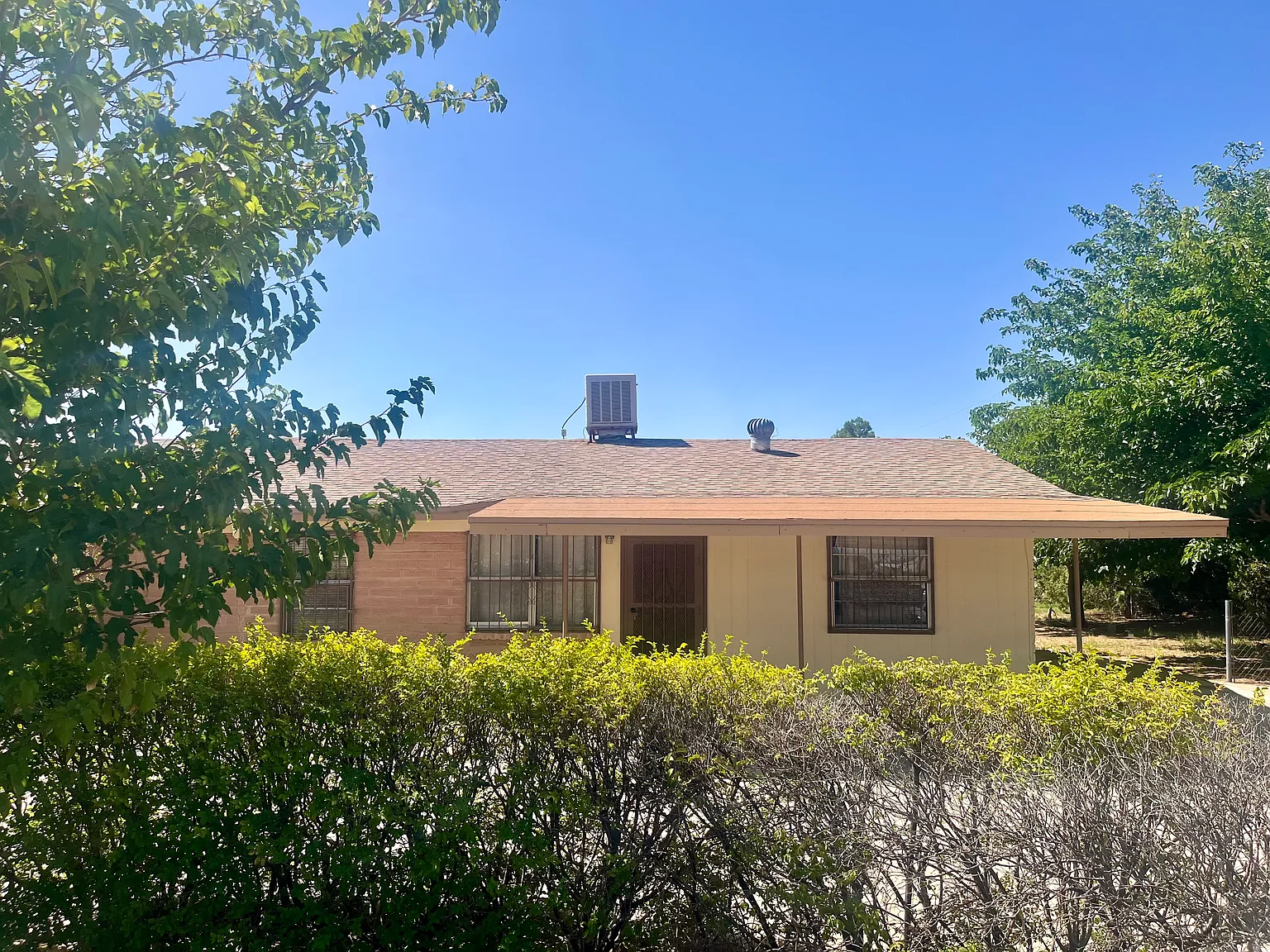 3 bed, $1,400 — Photo 1