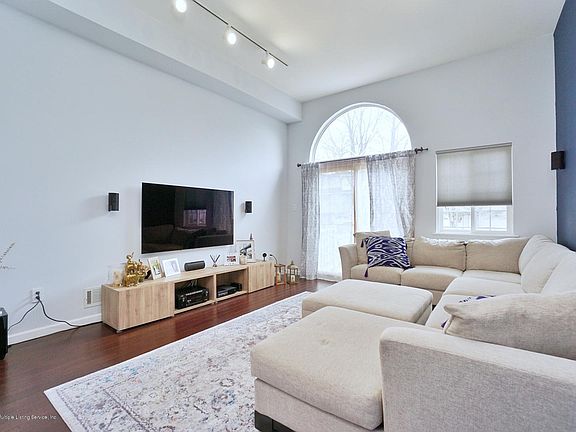5th image of 35 Linda Ln