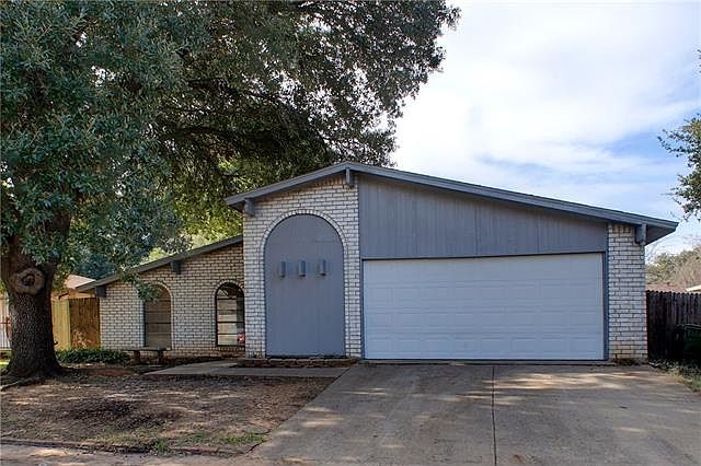 1st image of 2700 Crestmoor Ct