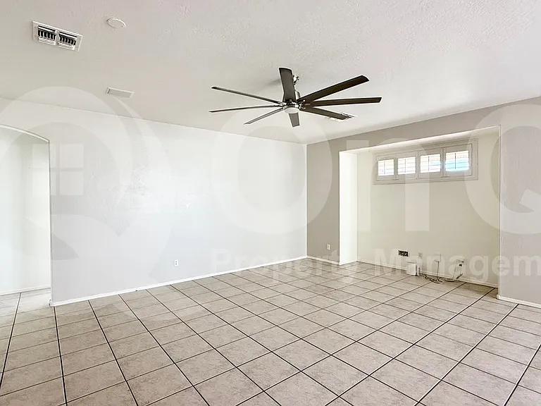 1674 E Aloe Pl — Photo 6