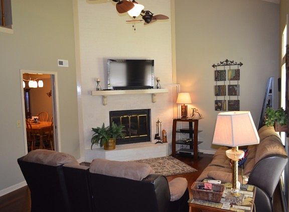 2nd image of 6721 Steeplechase Dr NW
