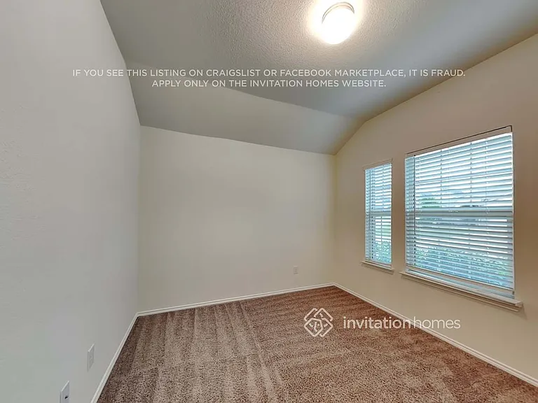 1800 Alamandine Ave — Photo 11