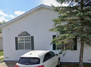 24693 Manchester Dr, Brownstown, MI 48134