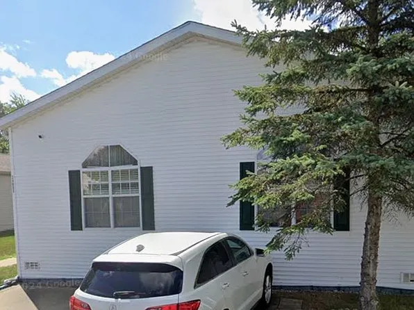 24693 Manchester Dr, Brownstown, MI 48134