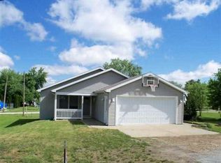 8454 E Hatchery Rd, Syracuse, IN 46567