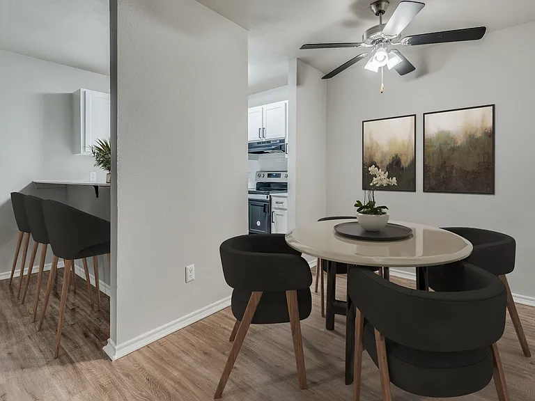Crest River District Apartments — Photo 18