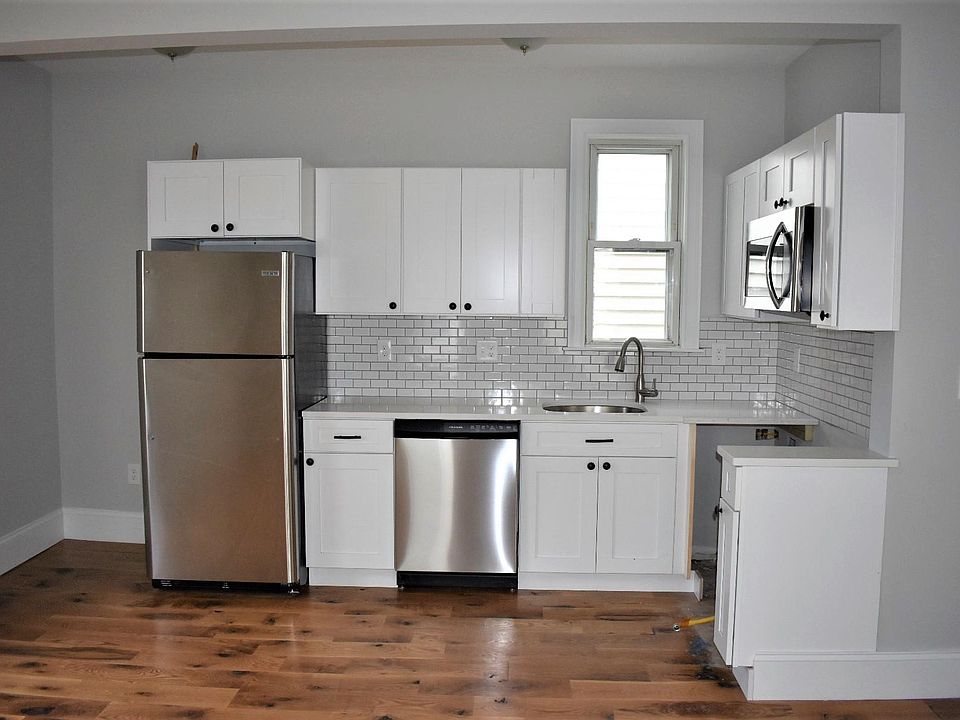 2nd image of 330 Saratoga St #2