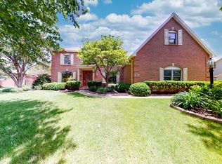 1913 Redbud Ln, Bloomington, IL 61704