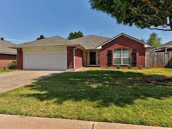 3rd image of 817 Cavecreek St