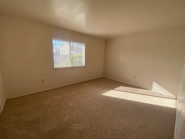 County Green Apartments — Photo 65