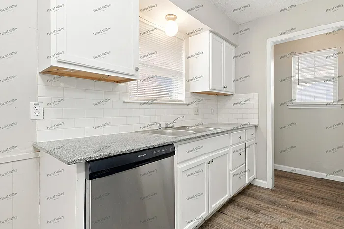 3 bed, 2.0 bath, 1174 sqft, $1,745 — Photo 3