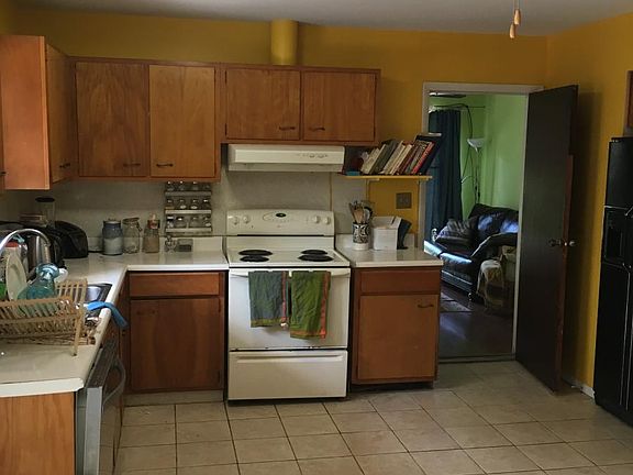 Eat in kitchen