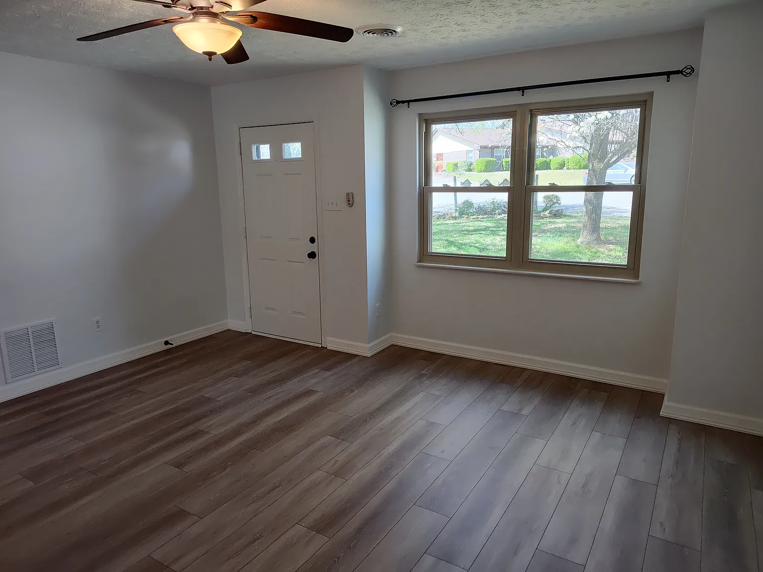 2 bed, 1.5 bath, 1488 sqft, $1,850 — Photo 4