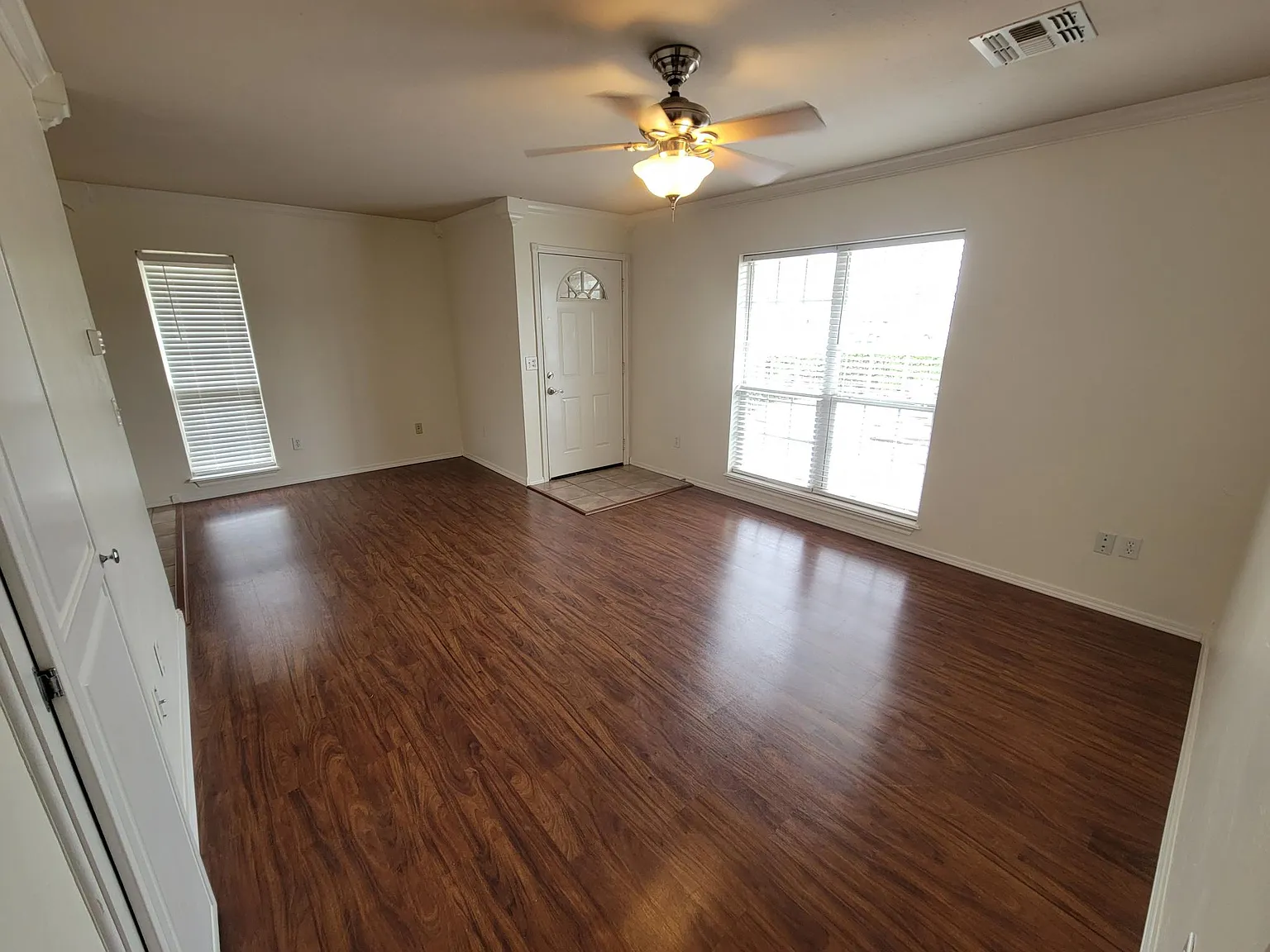 2 bed, 935 sqft, $1,250 — Photo 2