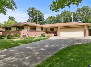 1610 Circle Dr, Lincoln, NE 68506