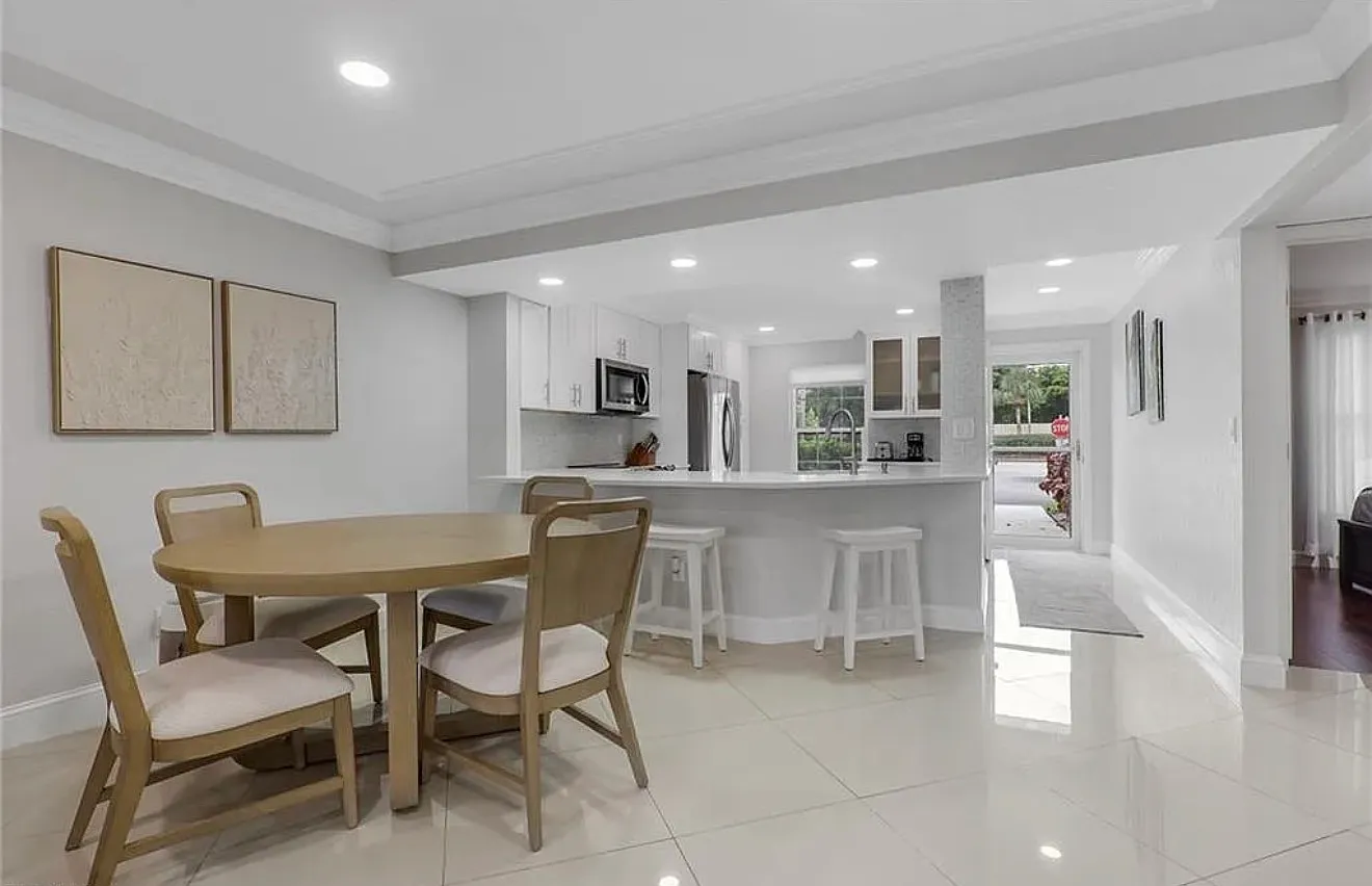 2 bed, 1089 sqft, $2,600 — Photo 3