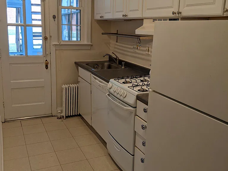 3931 W St NW #1 — Photo 36