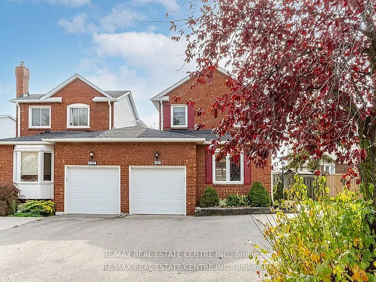 2046 Glenada Cres — Photo 2