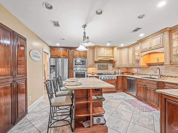 3rd image of 1229 Chisholm Trl