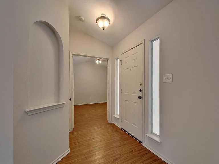 136 Strawn — Photo 8