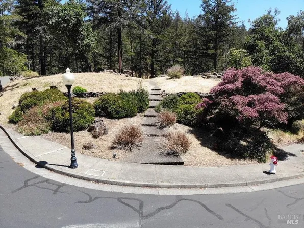 3829 Moss Hollow Court, Santa Rosa, CA 95404