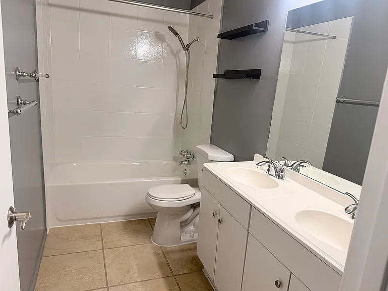 2619 Aracatuba Ave — Photo 2