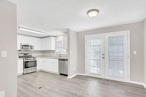 5th image of 1418 Silver Lake Dr