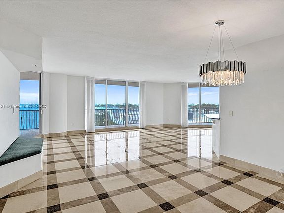 5th image of 100 S Birch Rd APT 906B