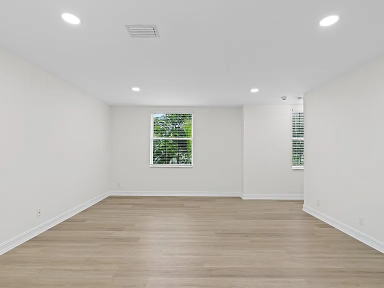 1127 Florida Ave — Photo 9