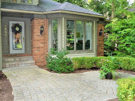 3rd image of 3590 Oakleaf Dr