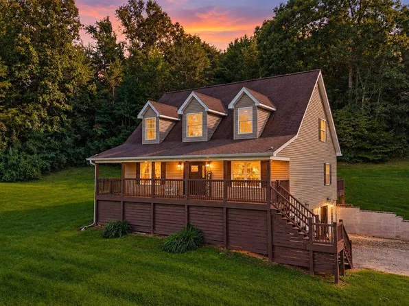 555 New Clear Branch Rd, Rocky Top, TN 37769